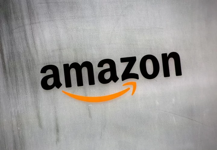 Amazon predicts bright holiday season, cloud stabilizing