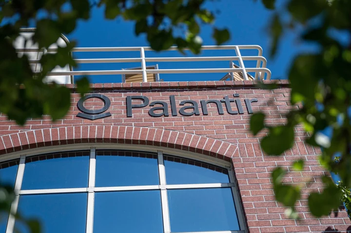 Palantir Slides as AI Hype Fails to Deliver Strong Sales Outlook