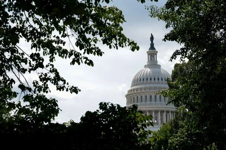 Looming storms shut US government offices, millions under tornado watch