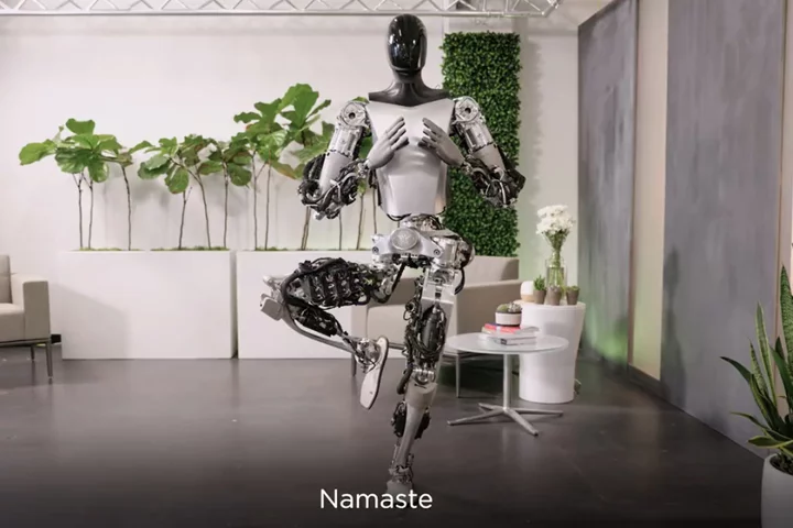 Tesla unveils new yoga-practicing robot