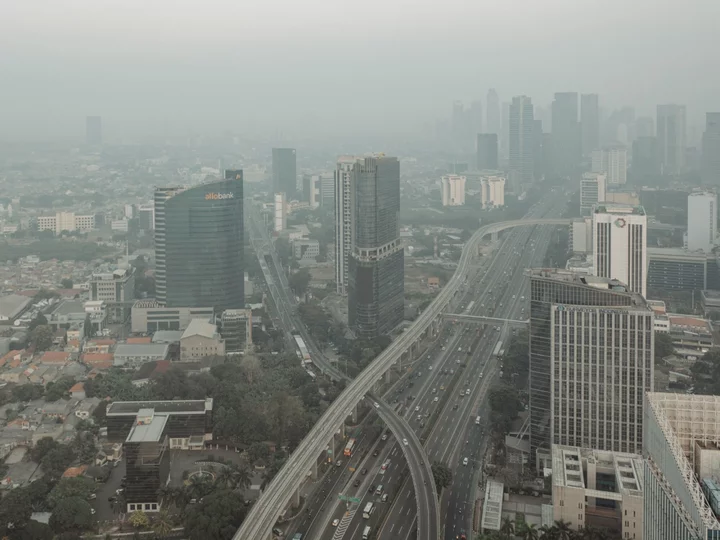 Jakarta Pollution Worst in World Amid Jumbled Policy Response