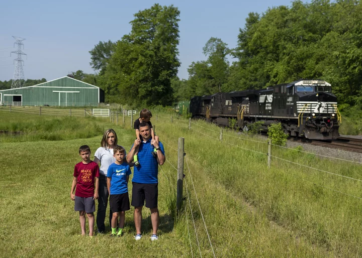 Months After a Toxic Train Derailment, East Palestine Is Fracturing