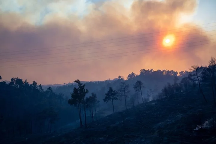 Tourists flee wildfire on Greek island of Rhodes, flights cancelled