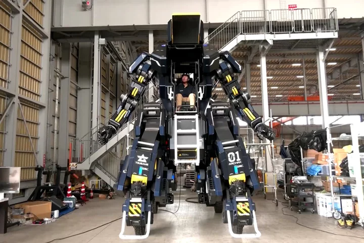 Japan startup unveils 15-foot robot suit for space exploration